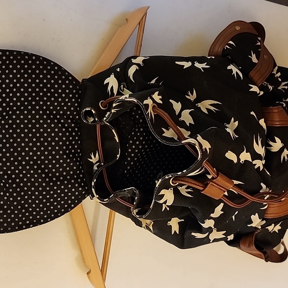 Call it Spring back pack - Picture 3 of 4